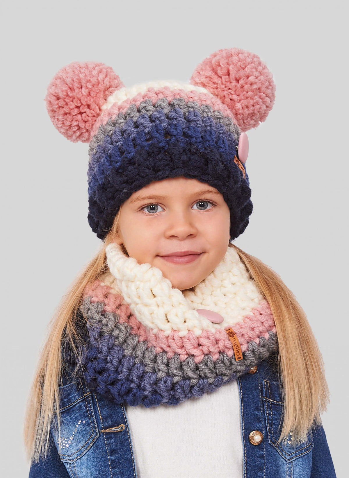 Елла, детски комплект ръчно плетена шапка с помпон и яка от акрил и вълна
