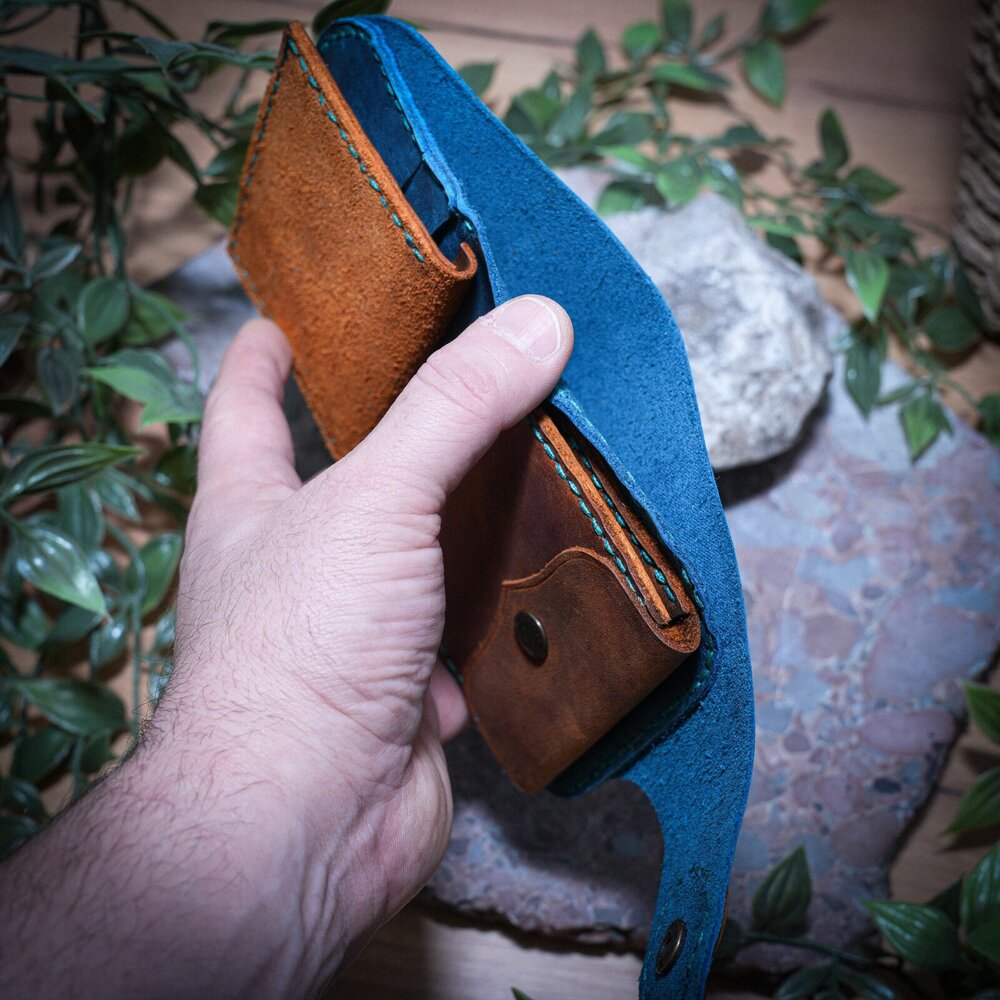 Компактен кожен портфейл Tokyo, ръчна изработка, изглед отстрани