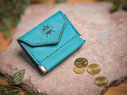 Син кожен портфейл Madeira с монетник, ръчно ушит от естествена кожа, общ изглед