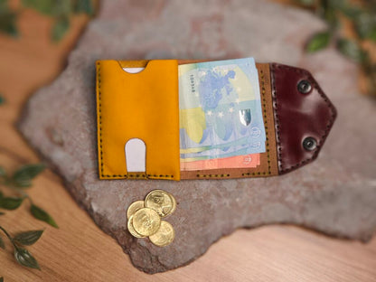 Двуцветен кожен портфейл Madeira с монетник, ръчно ушит, отблизо